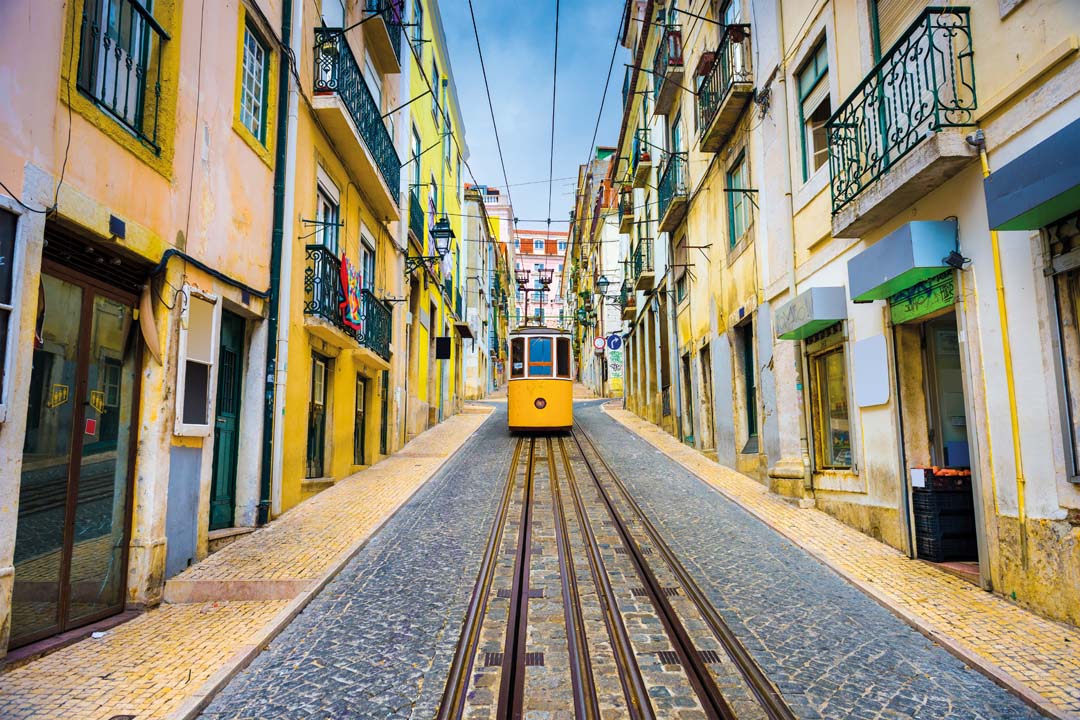 Lisbonne et son tram jaune